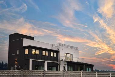 Sokcho Lasso Pool Villa Pension