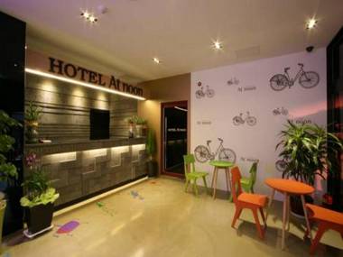 At Noon Hotel In Jeju