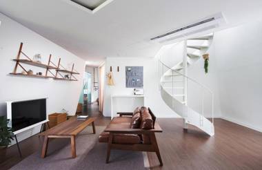 Aroundfollie Lodge Suite A