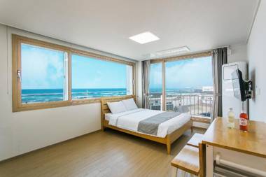 Jeju Kwakjigillgaon Pension