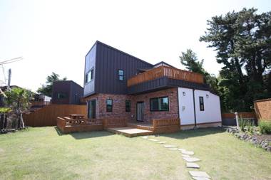 Seongsan Family House