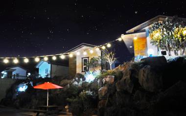 Jeju Seowoobong Pension