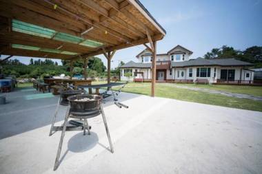 Seogwipo Jeju Mido Pension