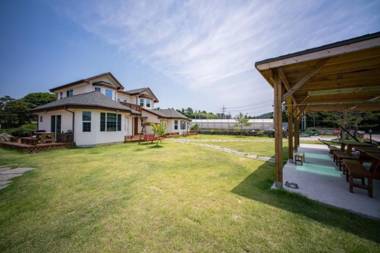 Seogwipo Jeju Mido Pension