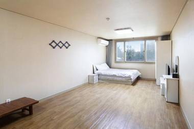 Jeju Cheonjaeyeon Recreation Pension