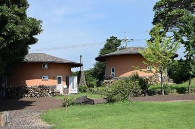 Jeju Soil House Hue Pension
