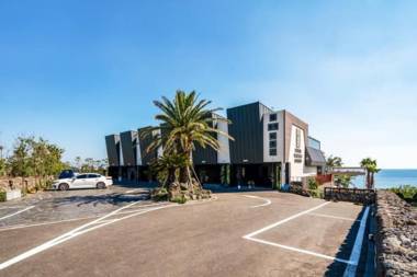 Seogwipo Black Land Lace Spa Pension