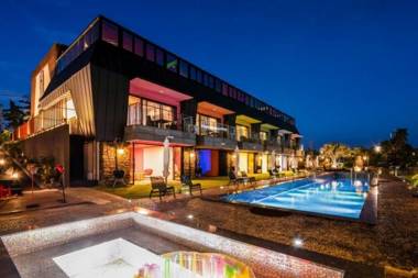 Seogwipo Black Land Lace Spa Pension