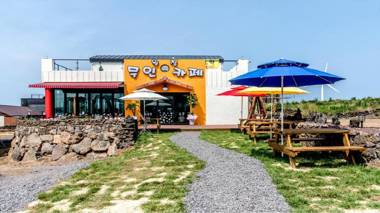 Jeju Woljeongripungcha Pension