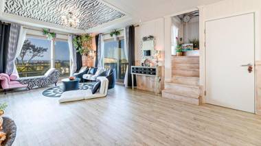 jeju kkot hyang gi badasori pension