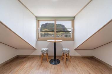 Seogwipo Seongsanposarang Pension