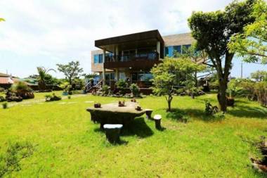 Seogwipo Arahyang Family House Pension