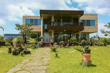 Seogwipo Arahyang Family House Pension