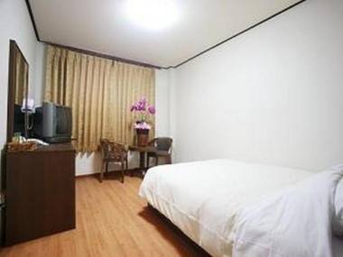 New Manhattan Tourist Hotel