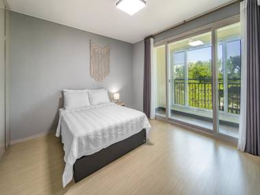 Jeju Timbeohouse Pension