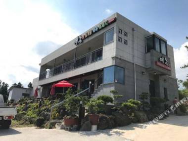 Jungmun Yechon Pension Jeju