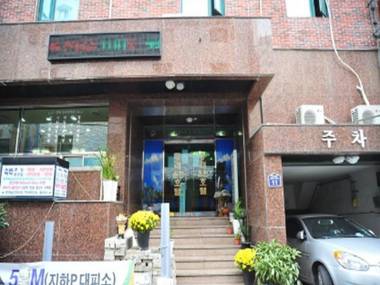 Dongrae Oncheon Hotel
