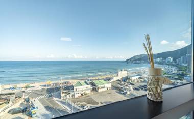 Songjeong Blue Castle Hotel