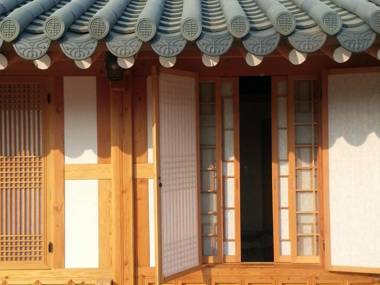 Happy Village Syeobul Hanok Pension