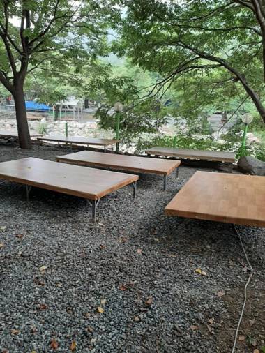 People with good mountains