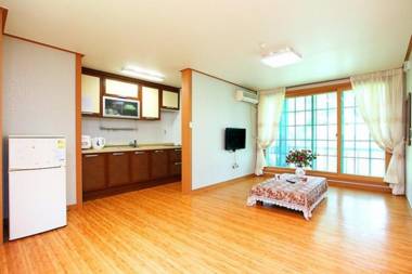 Gyeongju Lakeside Waltz Pension