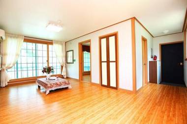 Gyeongju Lakeside Waltz Pension