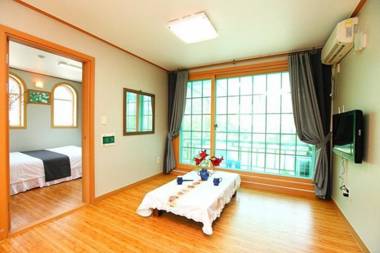 Gyeongju Lakeside Waltz Pension