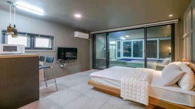 Gyeongju Local 054 Poolvilla Pension