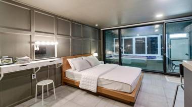 Gyeongju Local 054 Poolvilla Pension