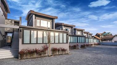 Gyeongju Meomulda Poolvilla