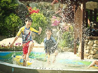 Ganghwa-do Ganghwa Pension Band (Dokchae)