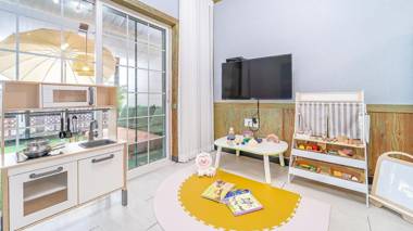 Ganghwa Sandelbada Kids Gajok Pension