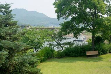 Ganghwado Neulpurun Lakeside Pension