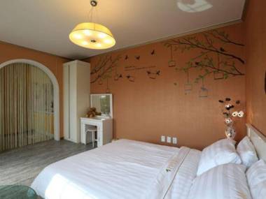 Afternoon of The Forest Pension