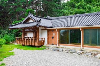 Chungju Solnaeeum Hanok Pension