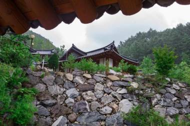 Chungju Solnaeeum Hanok Pension