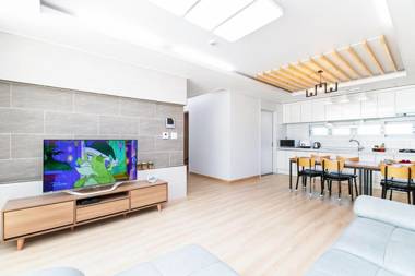 Yangyang Suite House Dokchae Pension