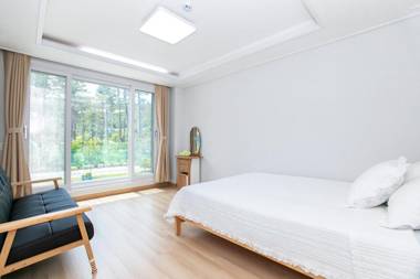 Yangyang Suite House Dokchae Pension