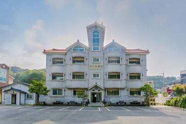 Muju Rainbow Pension