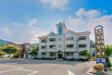 Muju Rainbow Pension