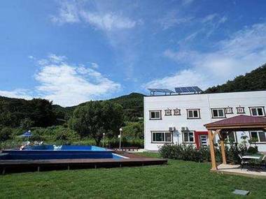 Muju Deokyusan Swimming Pool Pension