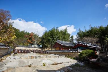 Geochang Choongsindang Donggae Jeongon Gotek