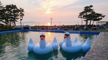 Another Beach Pension with Ocean view for family and Couple