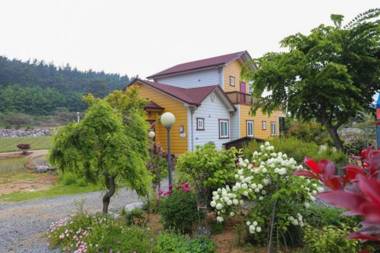 Taean (Anmyeondo) Gold House Pension
