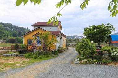 Taean (Anmyeondo) Gold House Pension