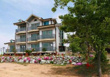 Taean (Anmyeondo) Uriduri Pension