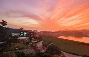 Taean Gomseom Hwangto Village Pension