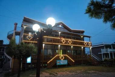 Taean (Anmyeondo) Pension Wave