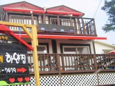 Whitehouse on The Hill Pension Taean