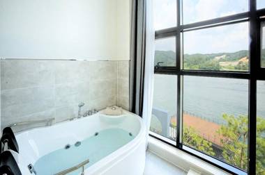 Gapyeong White Cube 24 Spa Pension